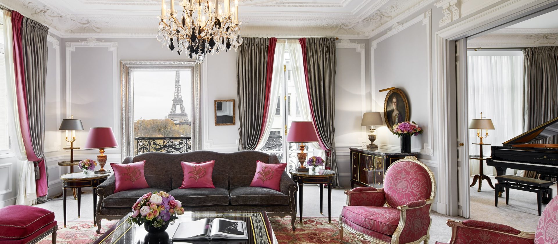 paris-plaza-athenee-hautecouture-suite-livingroom-1920x840